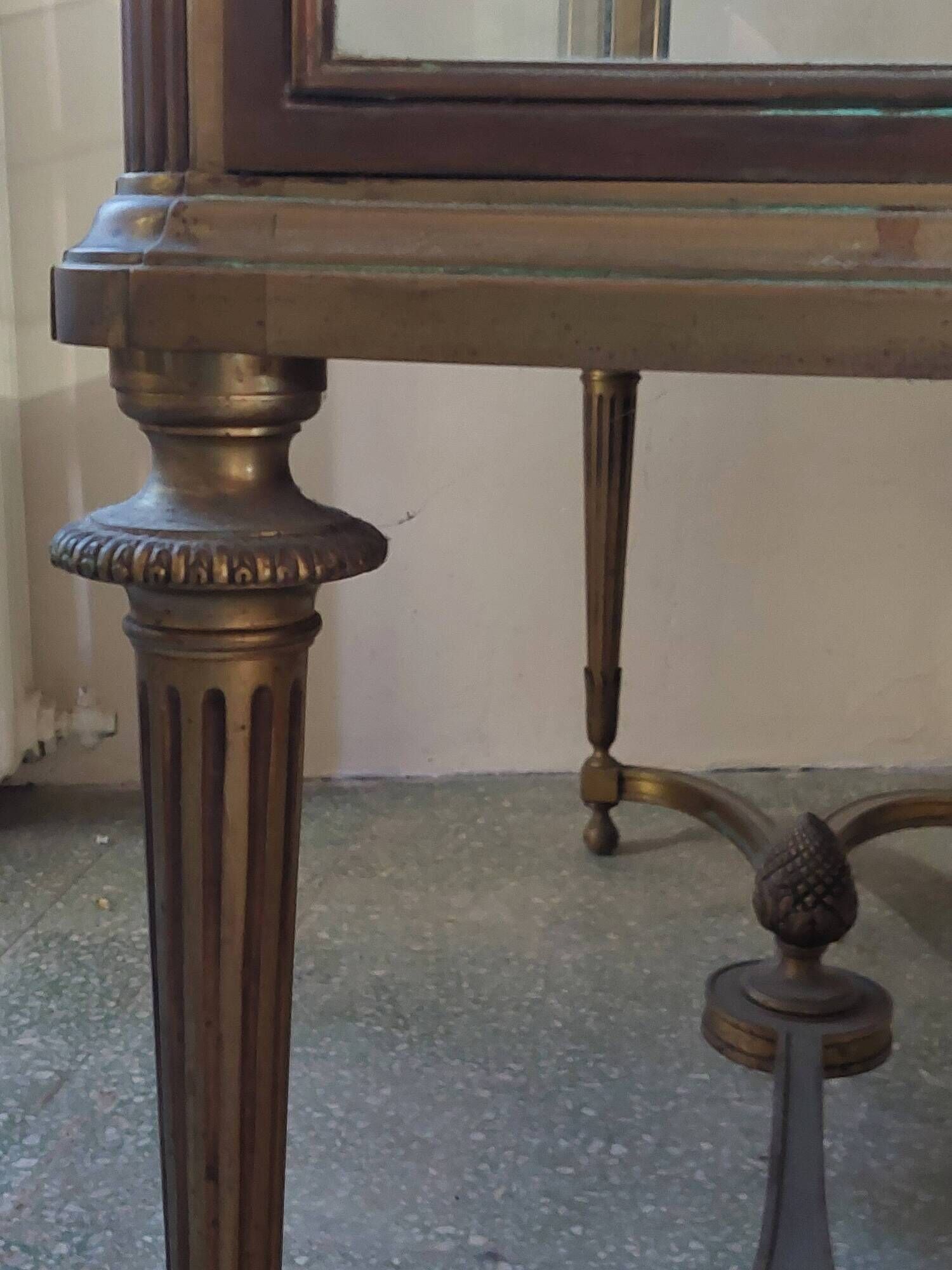 Large display cabinet in brass and glass - Louis XVI style - Early 20th century
