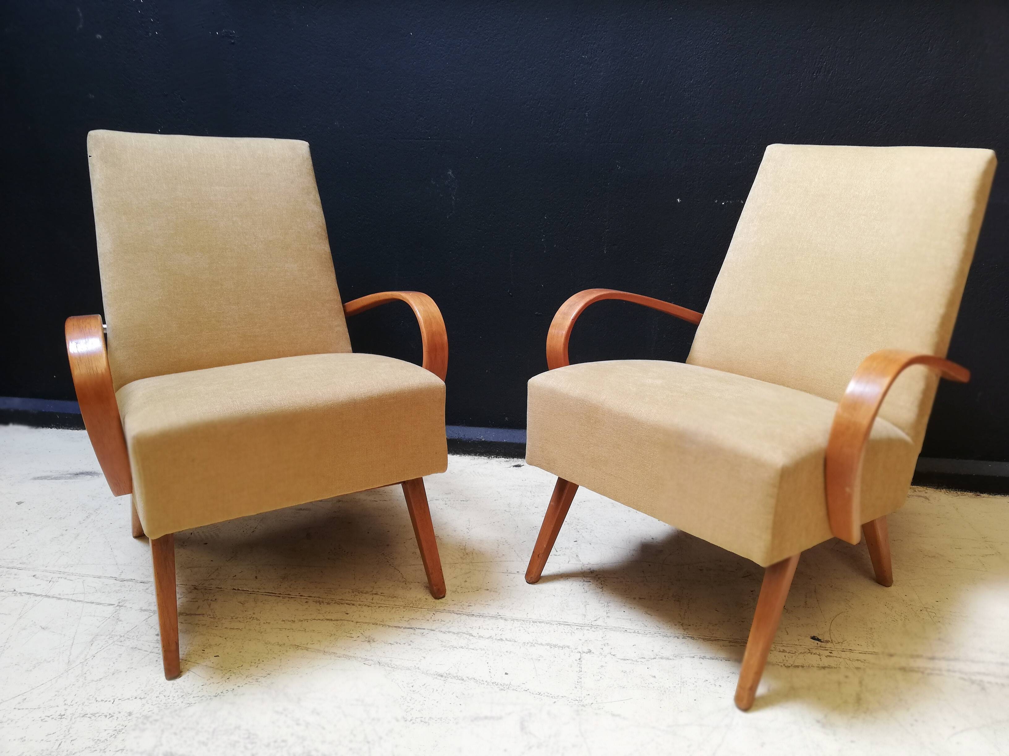 Paire de fauteuils vintage Halabala 1950