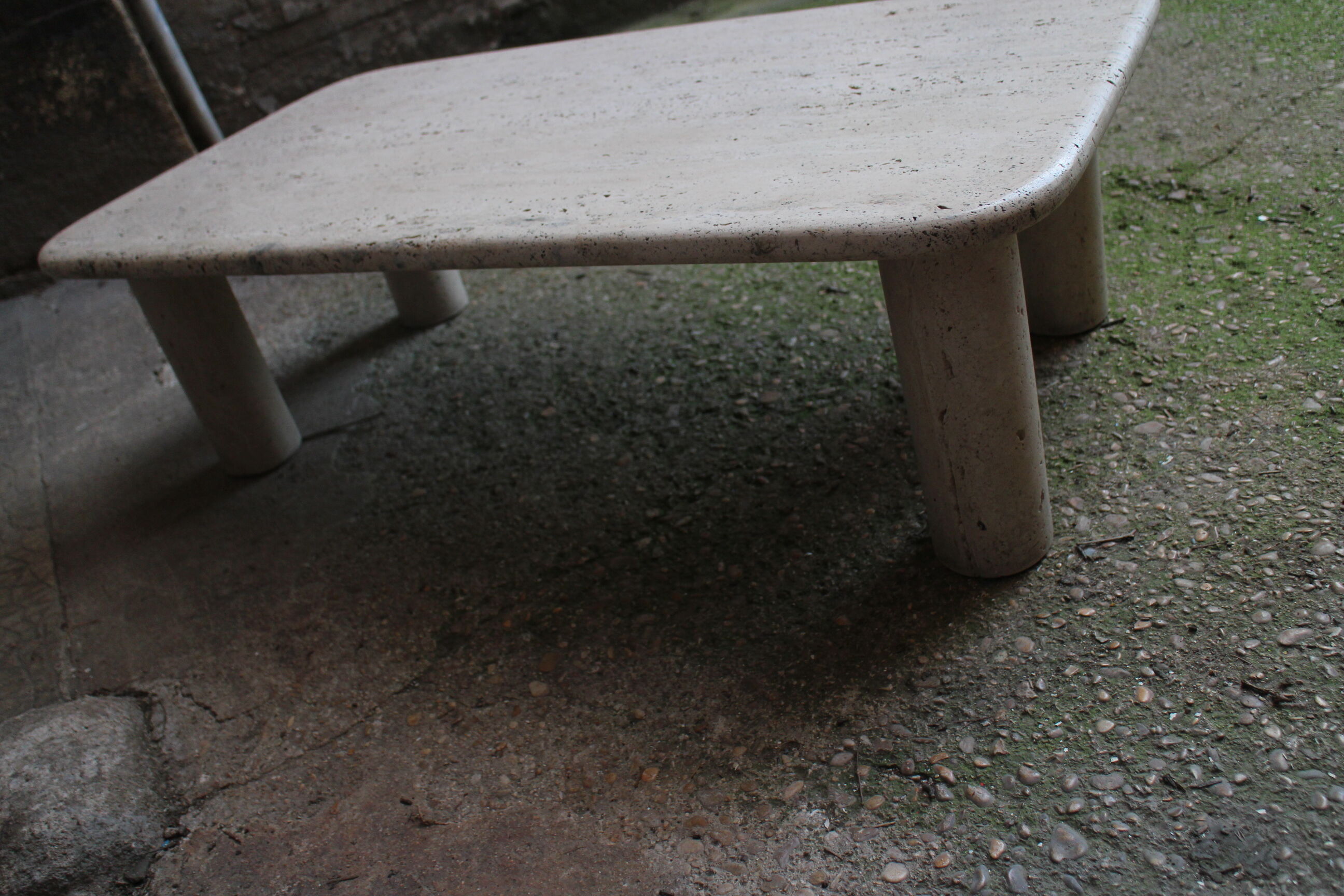 Table basse en travertin 1970