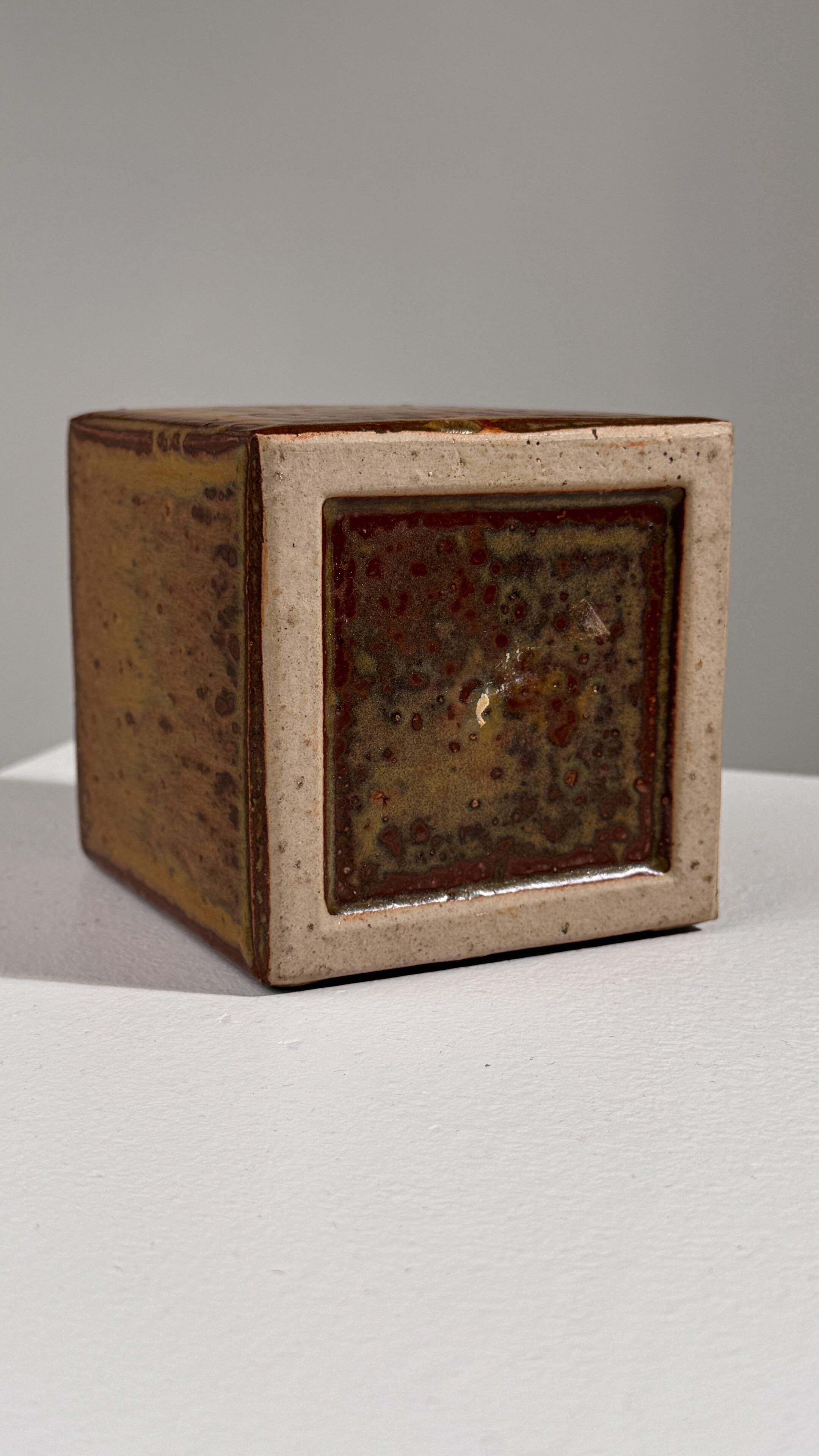 Square-shaped ceramic soliflore vase