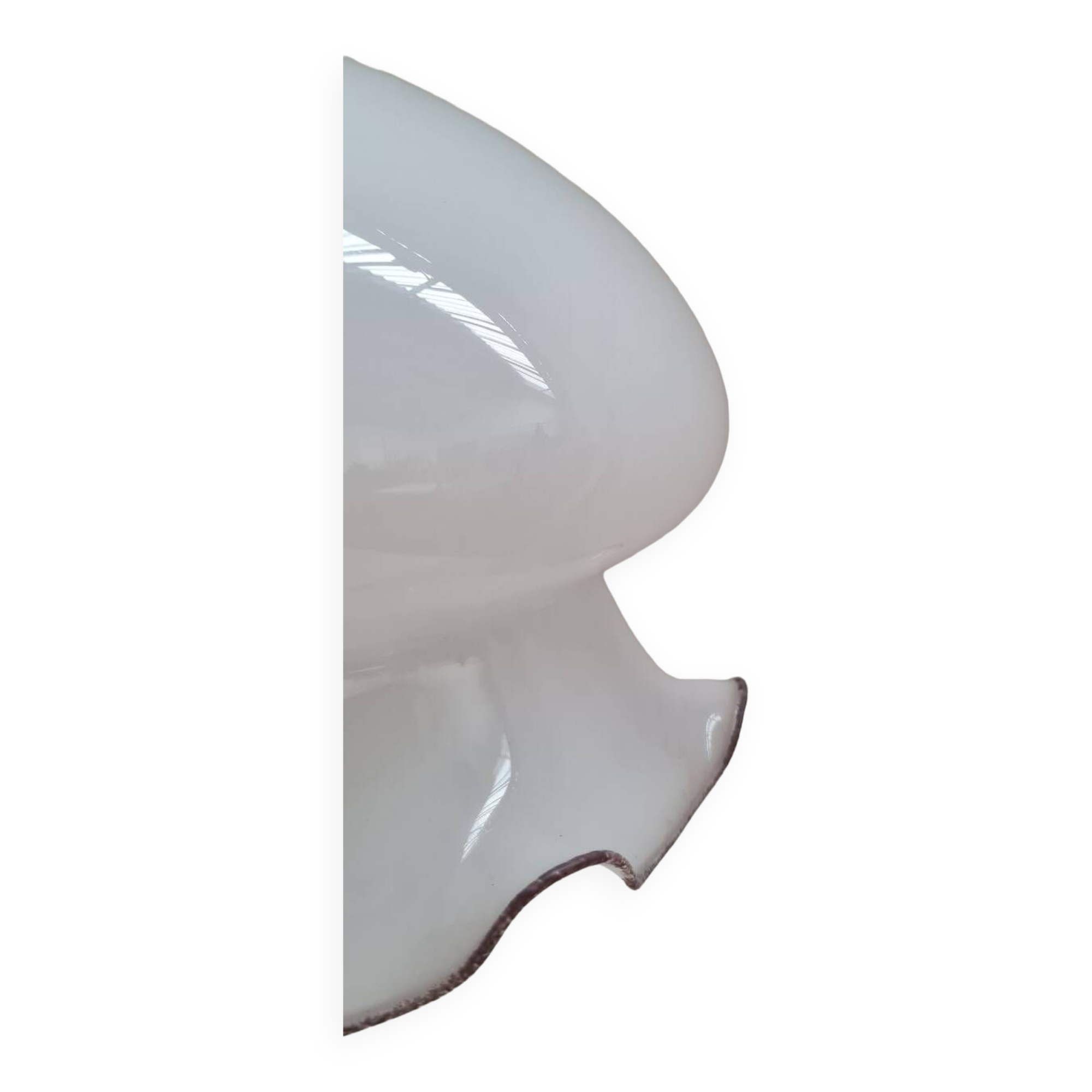 Suspension fleur en opaline laiteuse