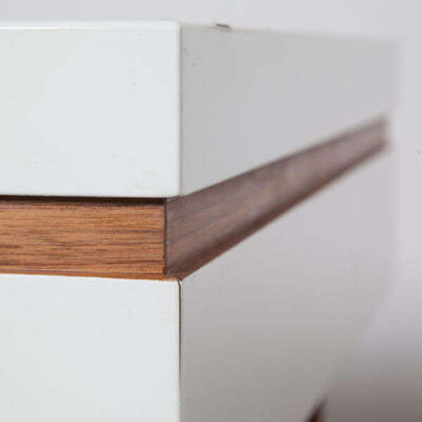 Table de présentation blanche basse ou banc