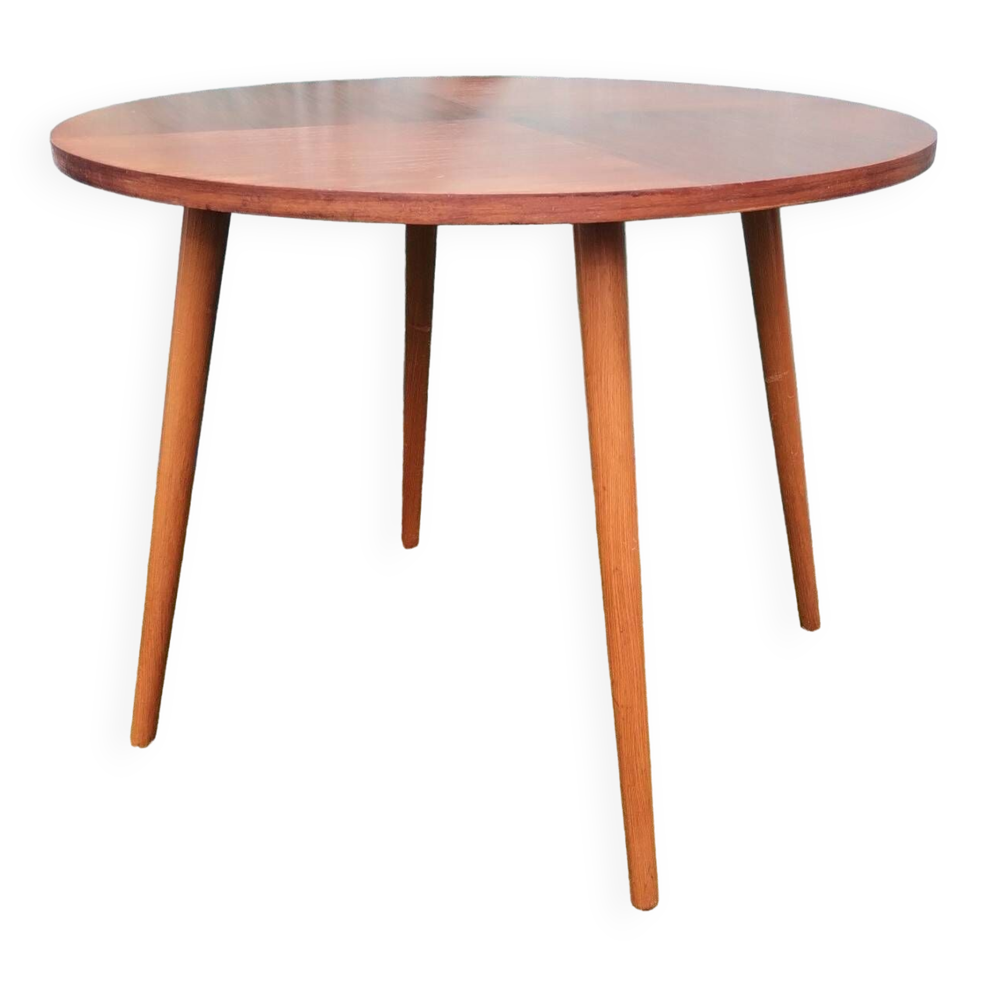 Round table resting on 4 unscrewable legs