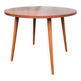 Round table resting on 4 unscrewable legs