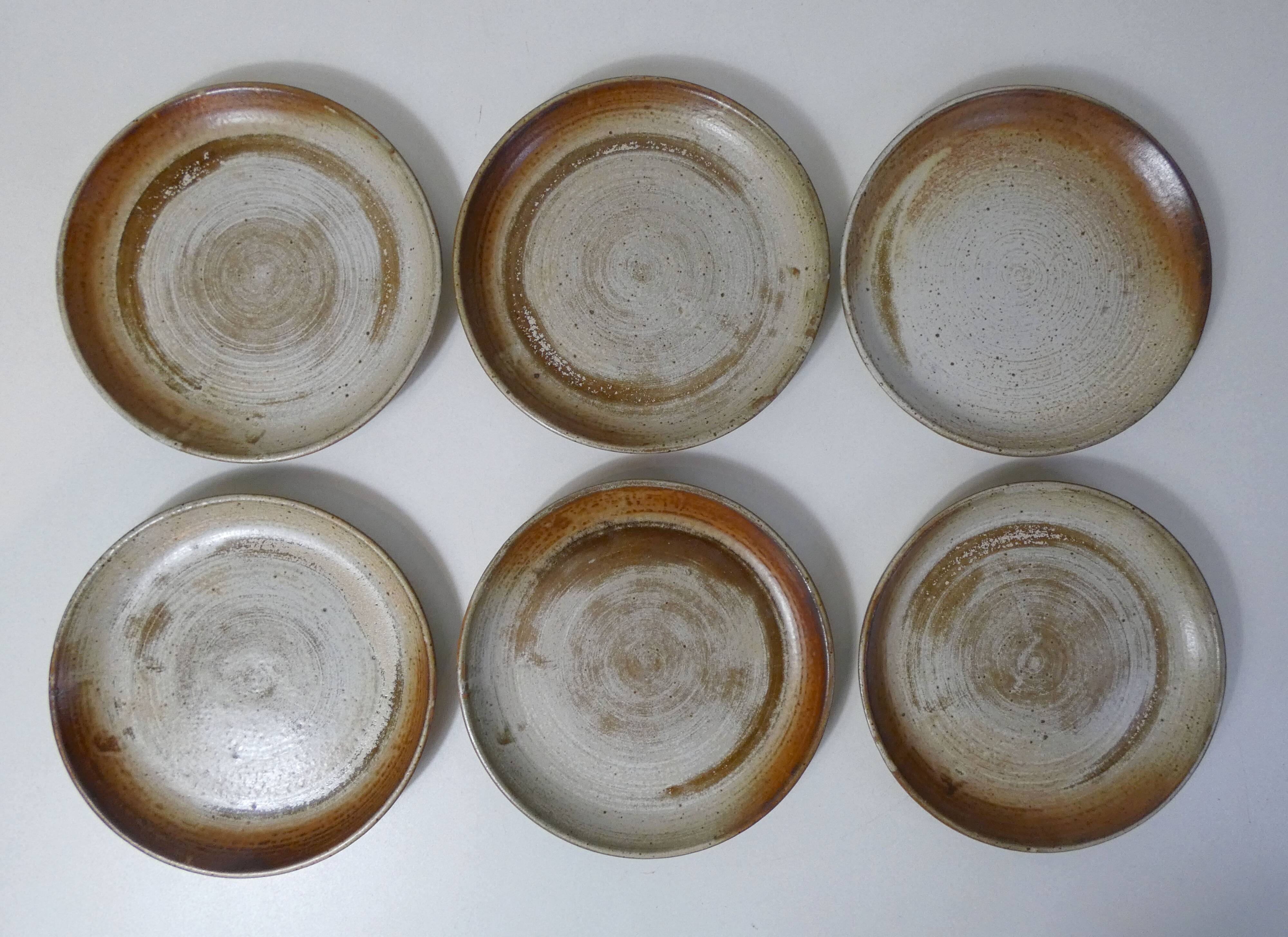 6 flat plates in Vintage stoneware
