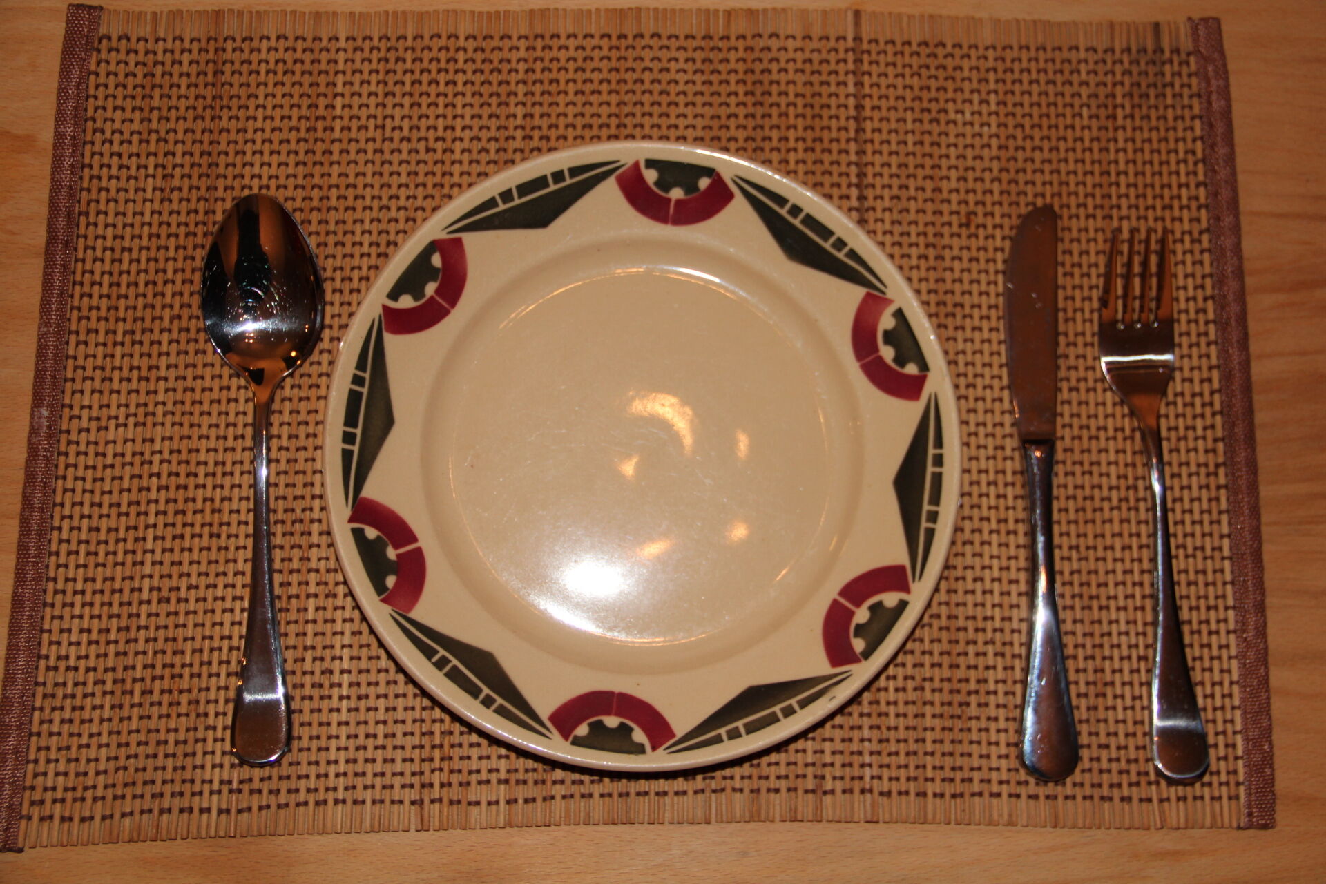 Cream earthenware dessert plate, geometric patterns