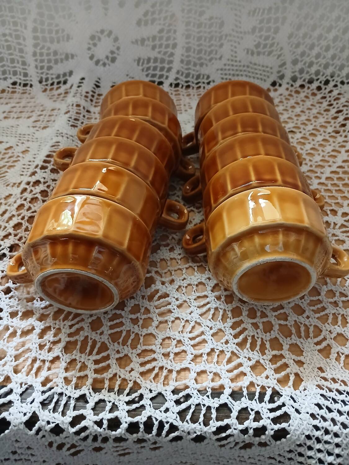 12 tasses à café anciennes avec soucoupes