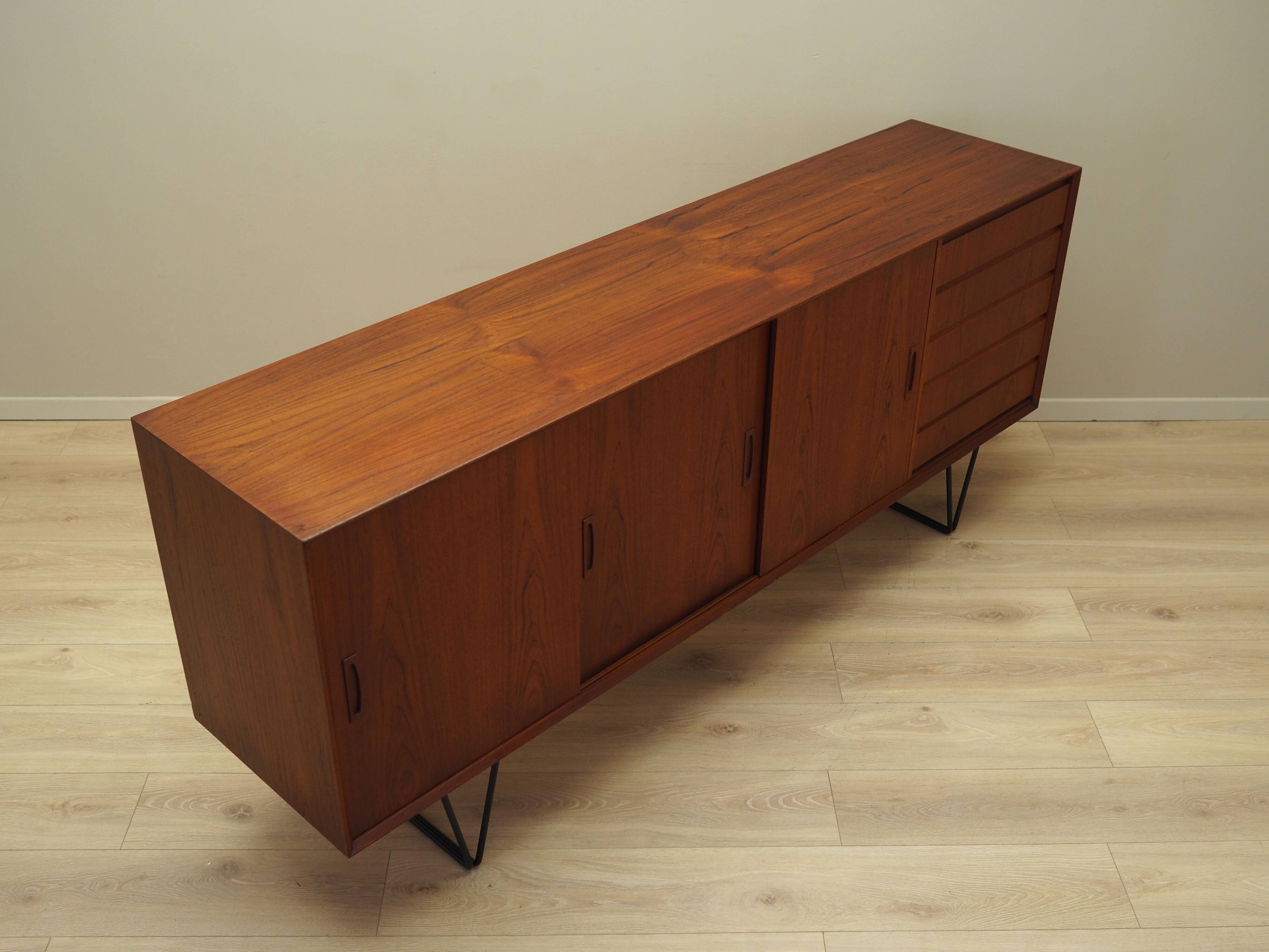 Buffet en teck, design danois, années 1970, production : Danemark