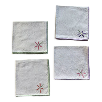 Lot de 4 serviettes de table broderie fleurs