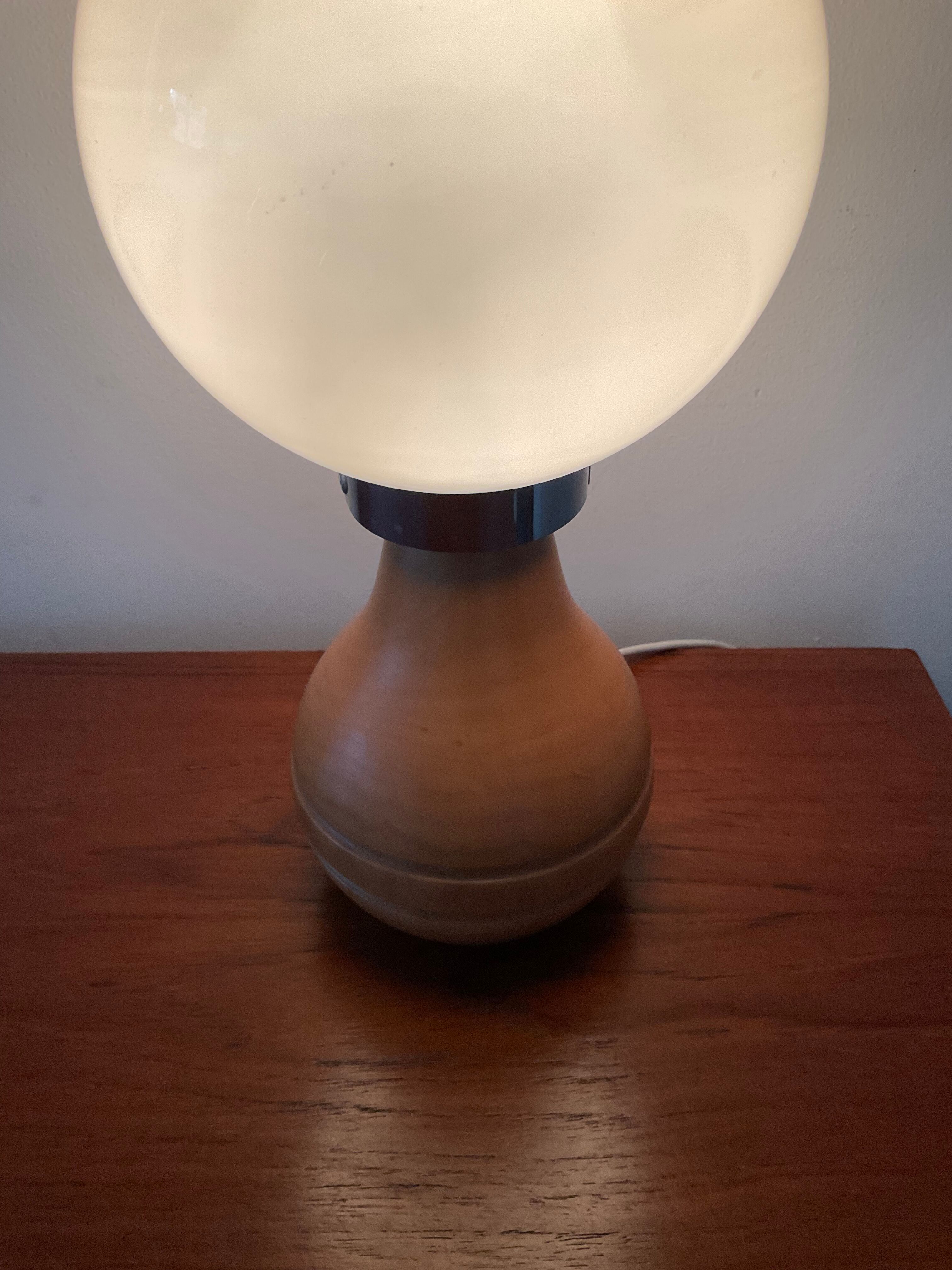 Vintage lamp in wood and opaline
