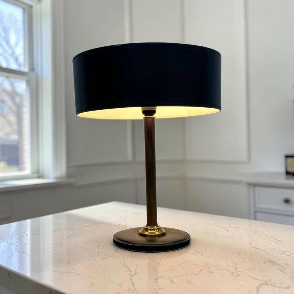 Lampe de table vintage noire avec pied en cuir