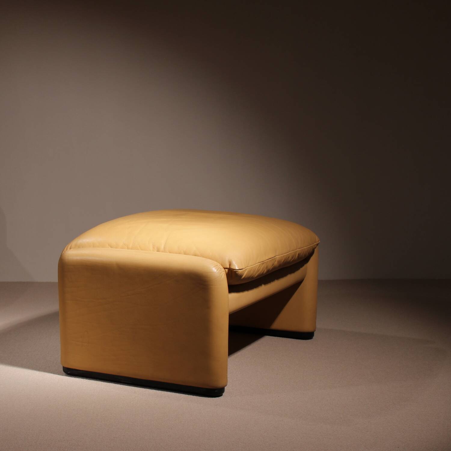 Leather Ottoman ‚Maralunga‘ by Vico Magistretti for Cassina | Italy 1973