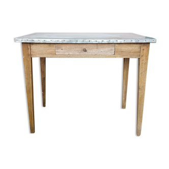 Wood and zinc farmhouse table
