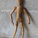 Articulated wooden mannequin