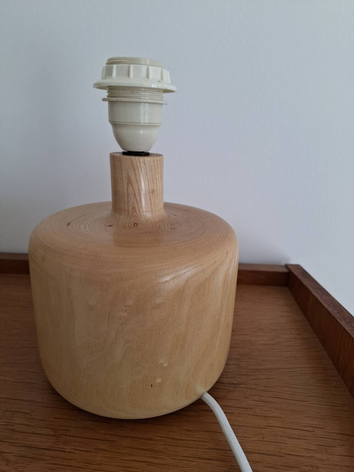 Lampe en bois tourné