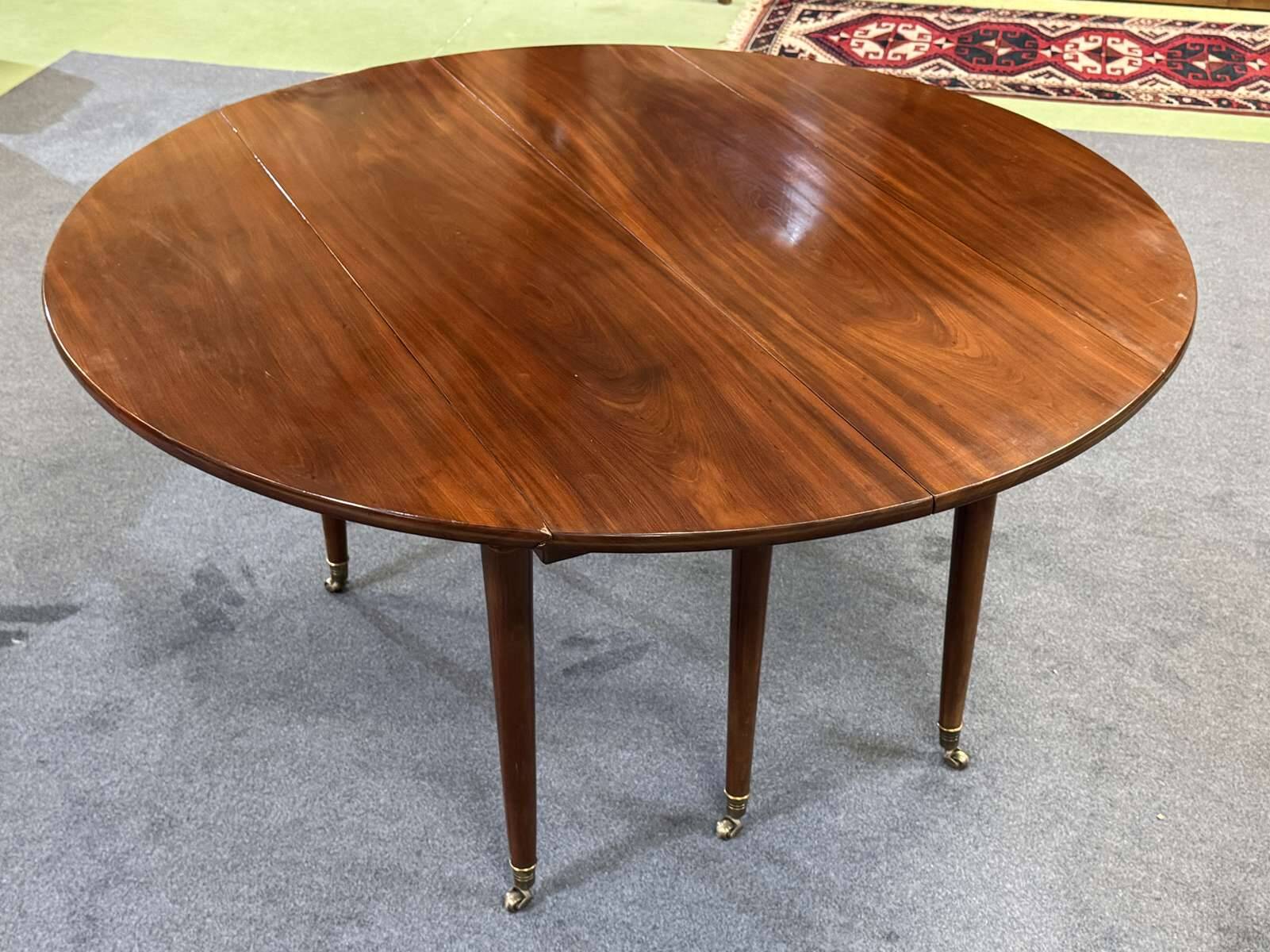 19th-century Louis XVI dining table in Cuban mahogany.