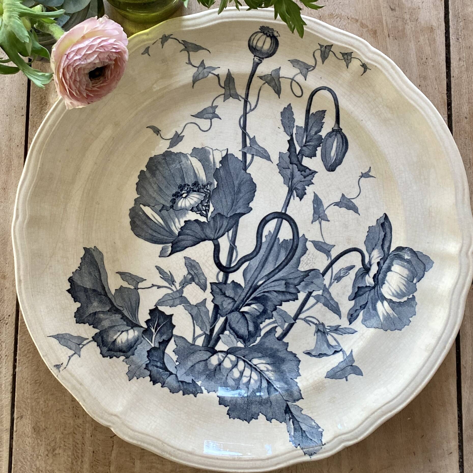 Old iron clay dish, Pavots de Longchamp model