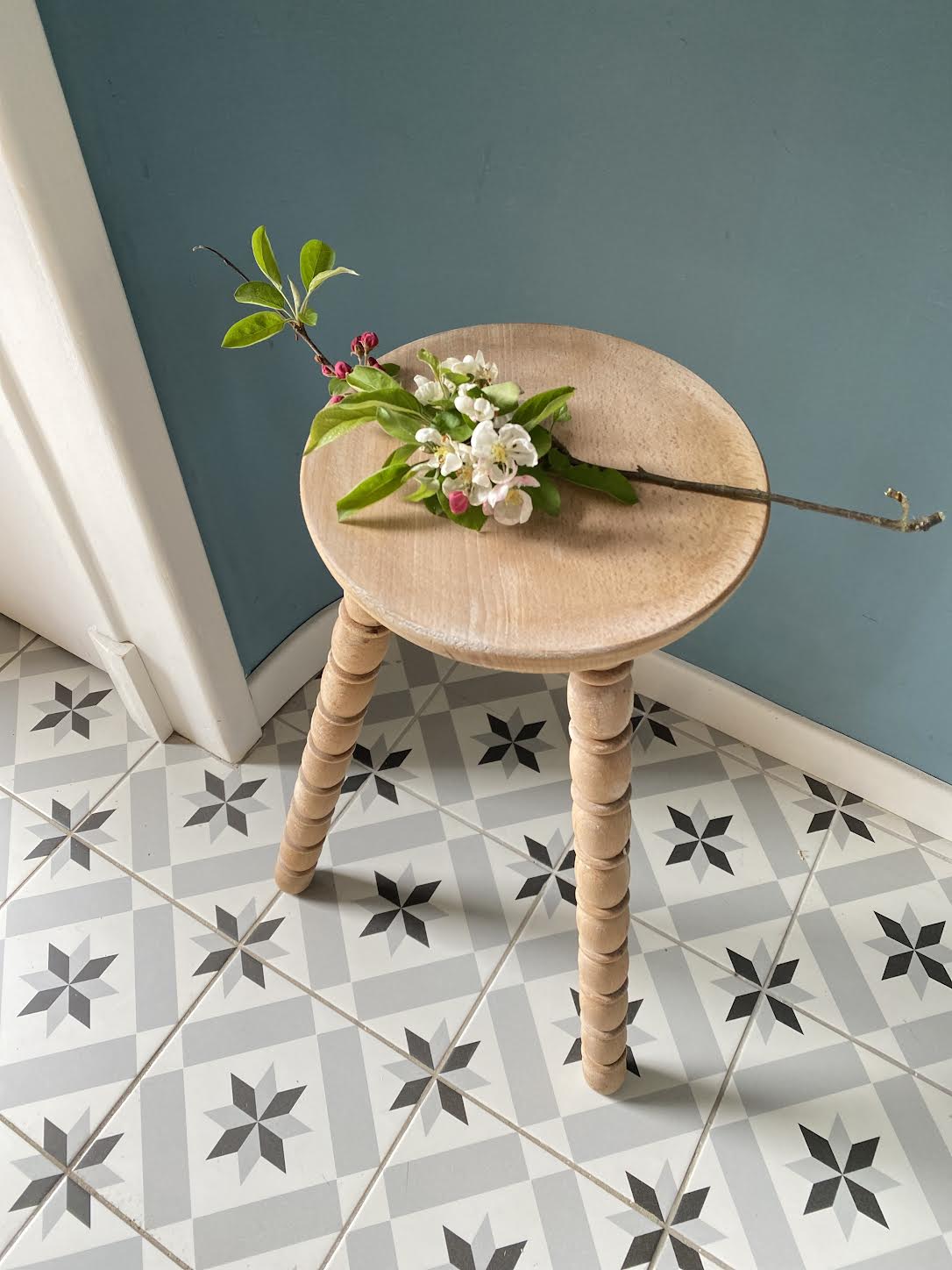 Tripod stool