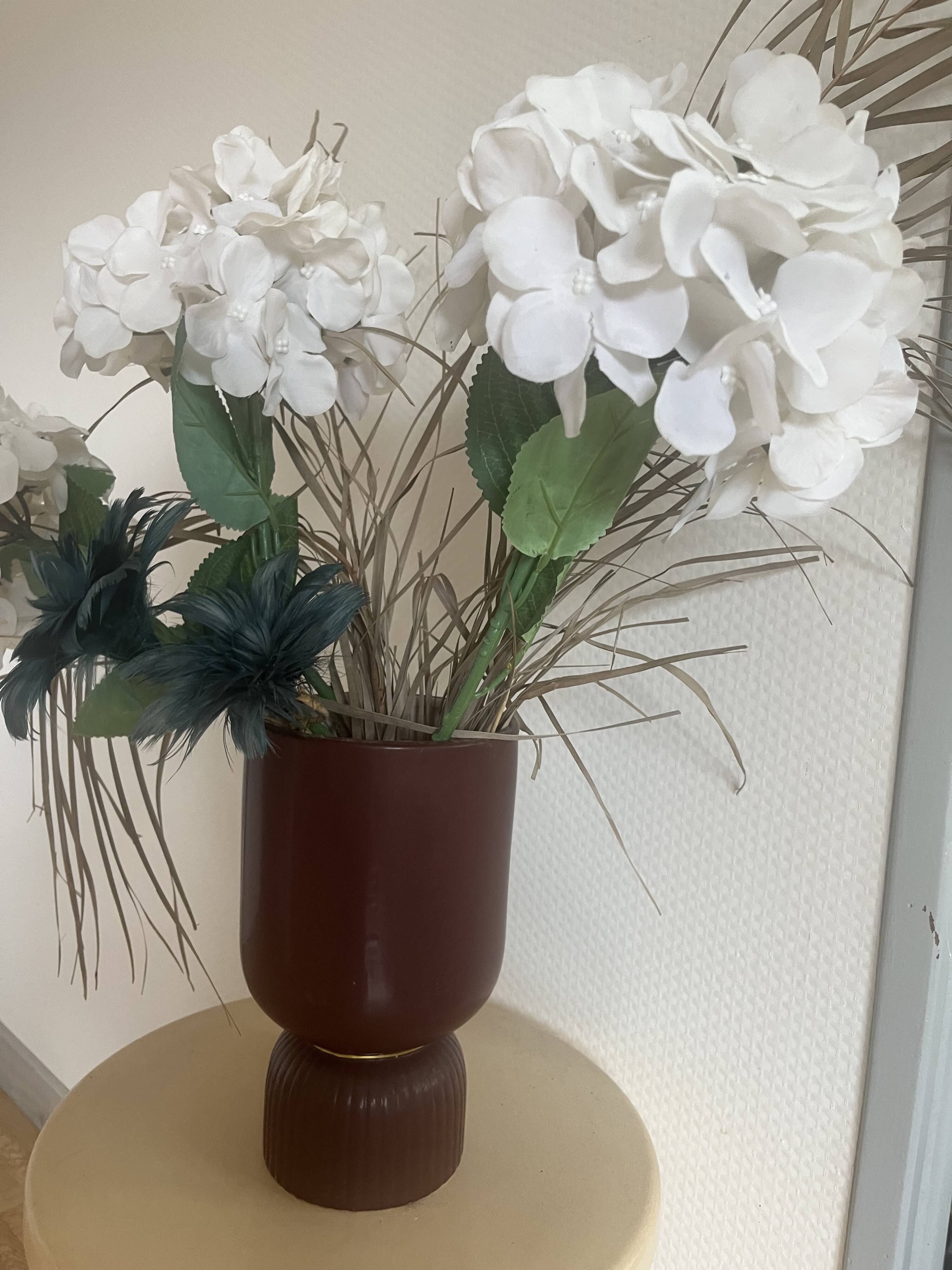 Vintage bordeaux vase