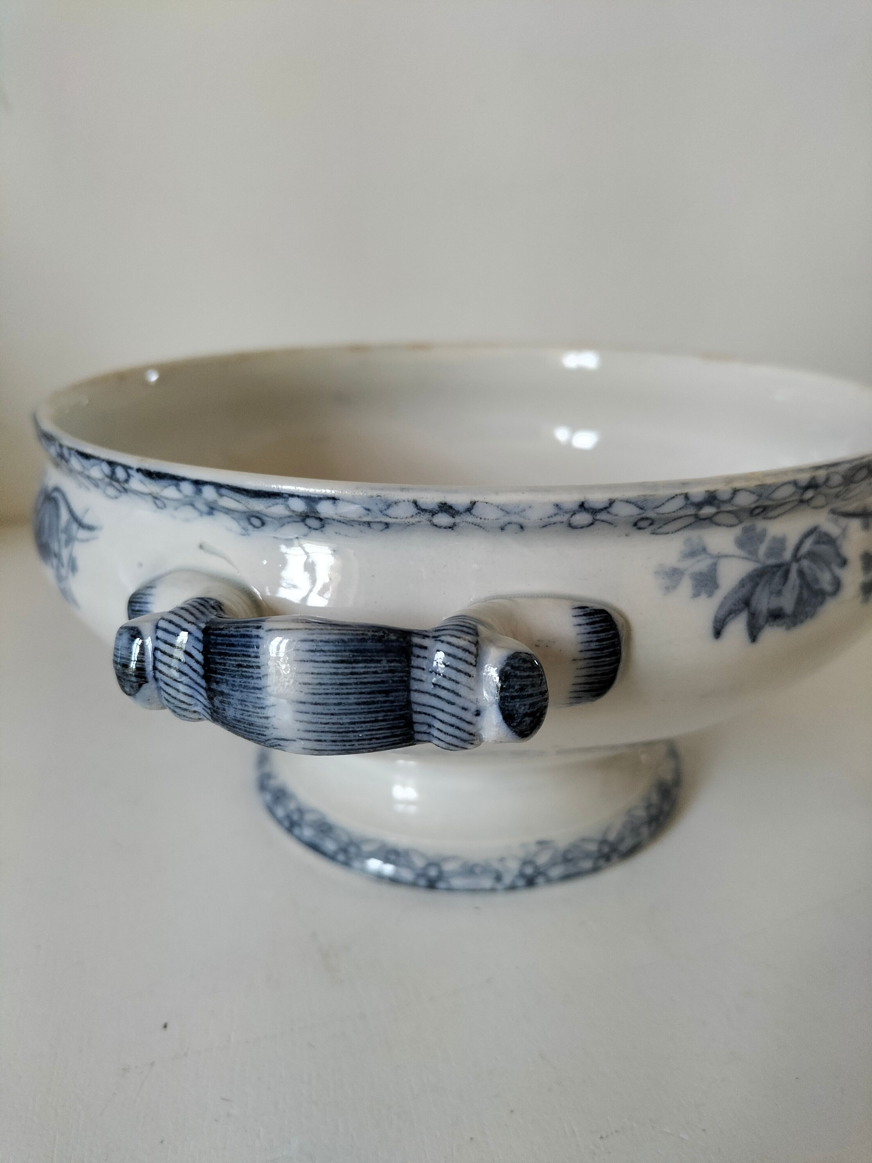 Vegetable dish U&C Sarreguemines with handles, Royat model in blue decoration.