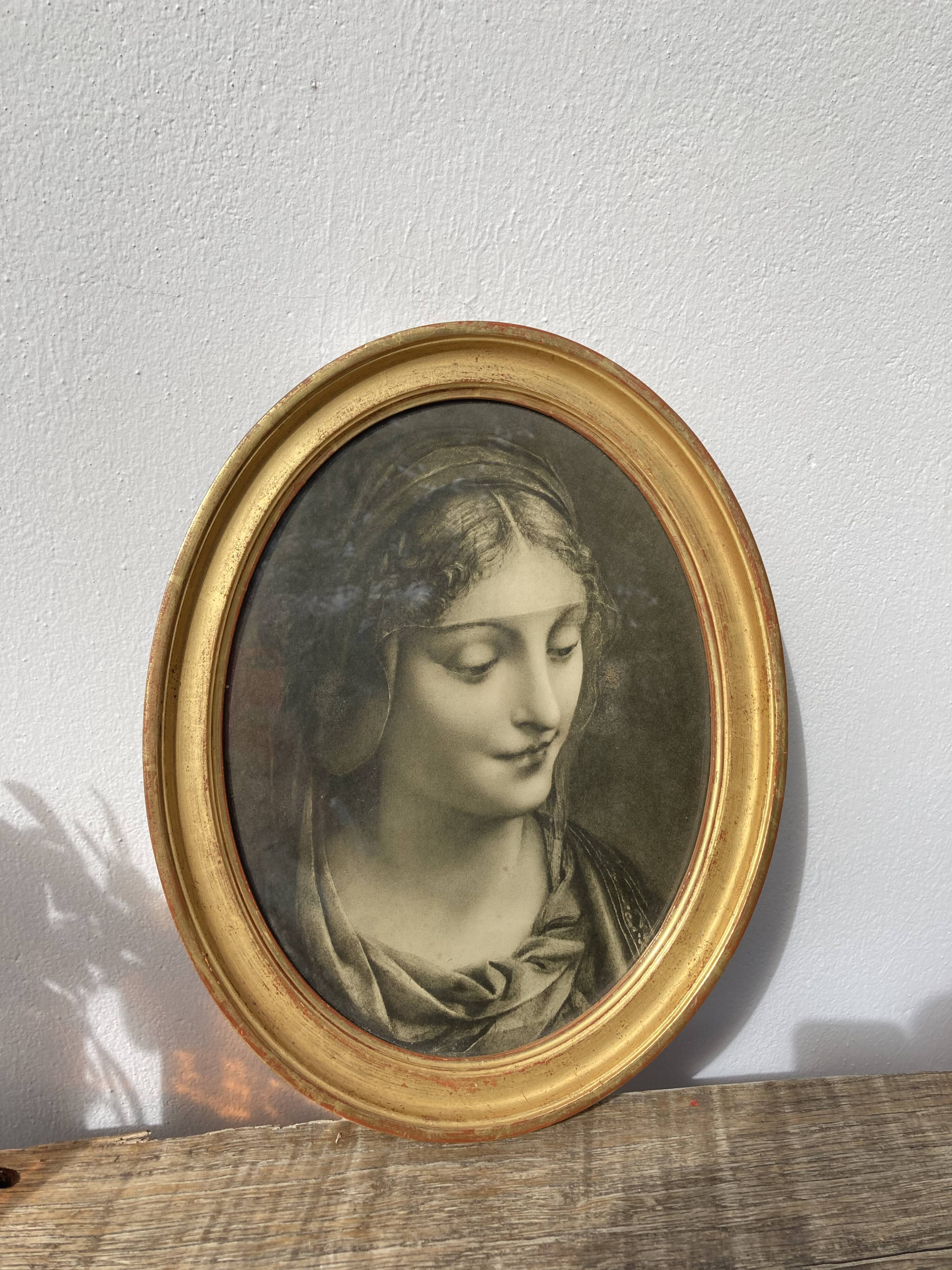 Cadre médaillon en bois dorée avec portrait