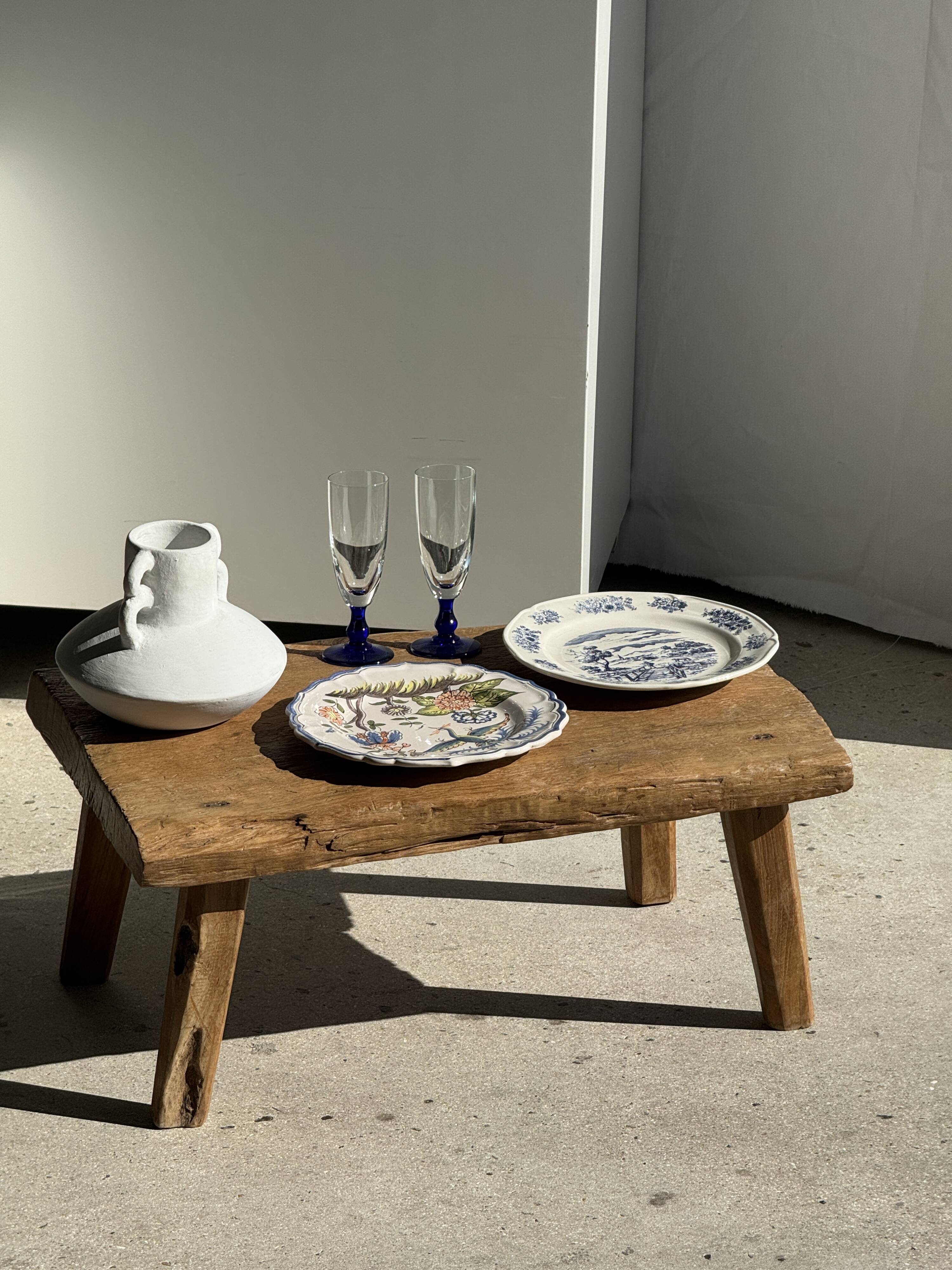 Assiette ancienne en faïence à décor de paysage bleu D24,5