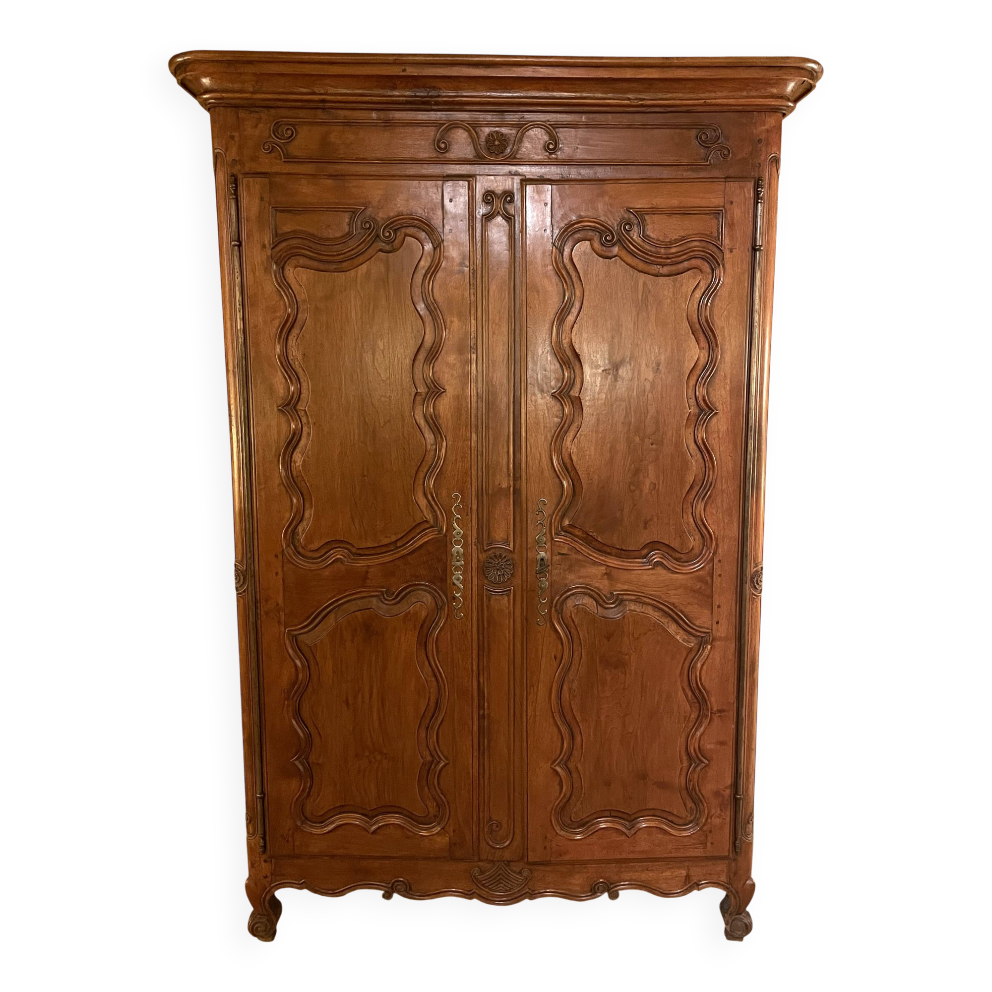 Louis XV walnut wardrobe - 18th century