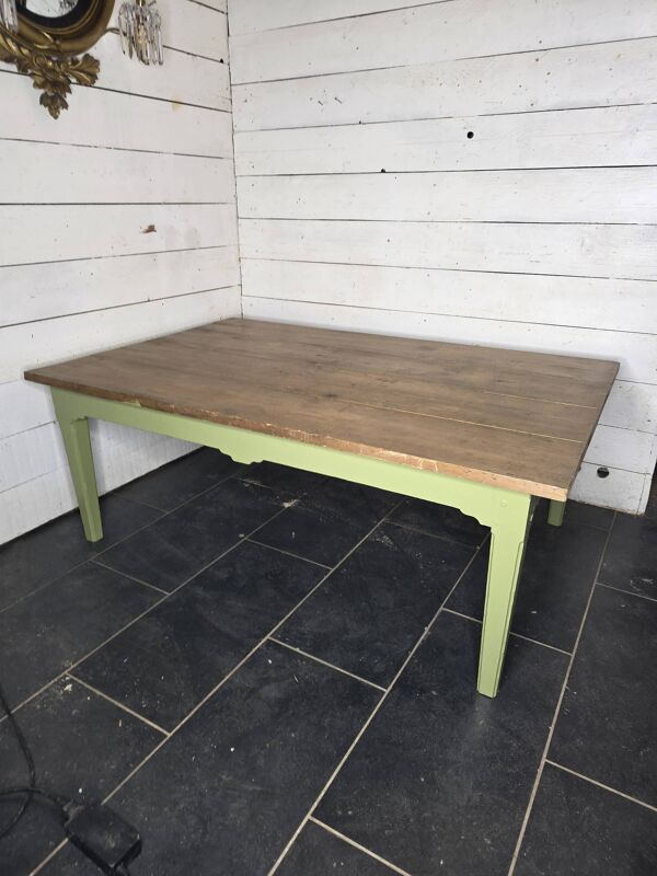 Table basse ancienne, pieds en chêne dessus en sapin.