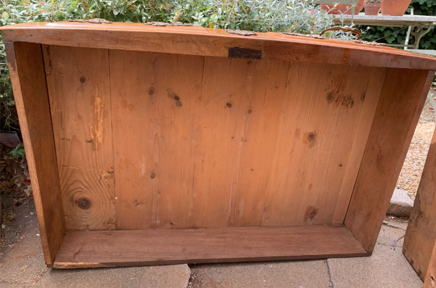 Blond walnut chest of drawers with three drawers. XVIIIth century