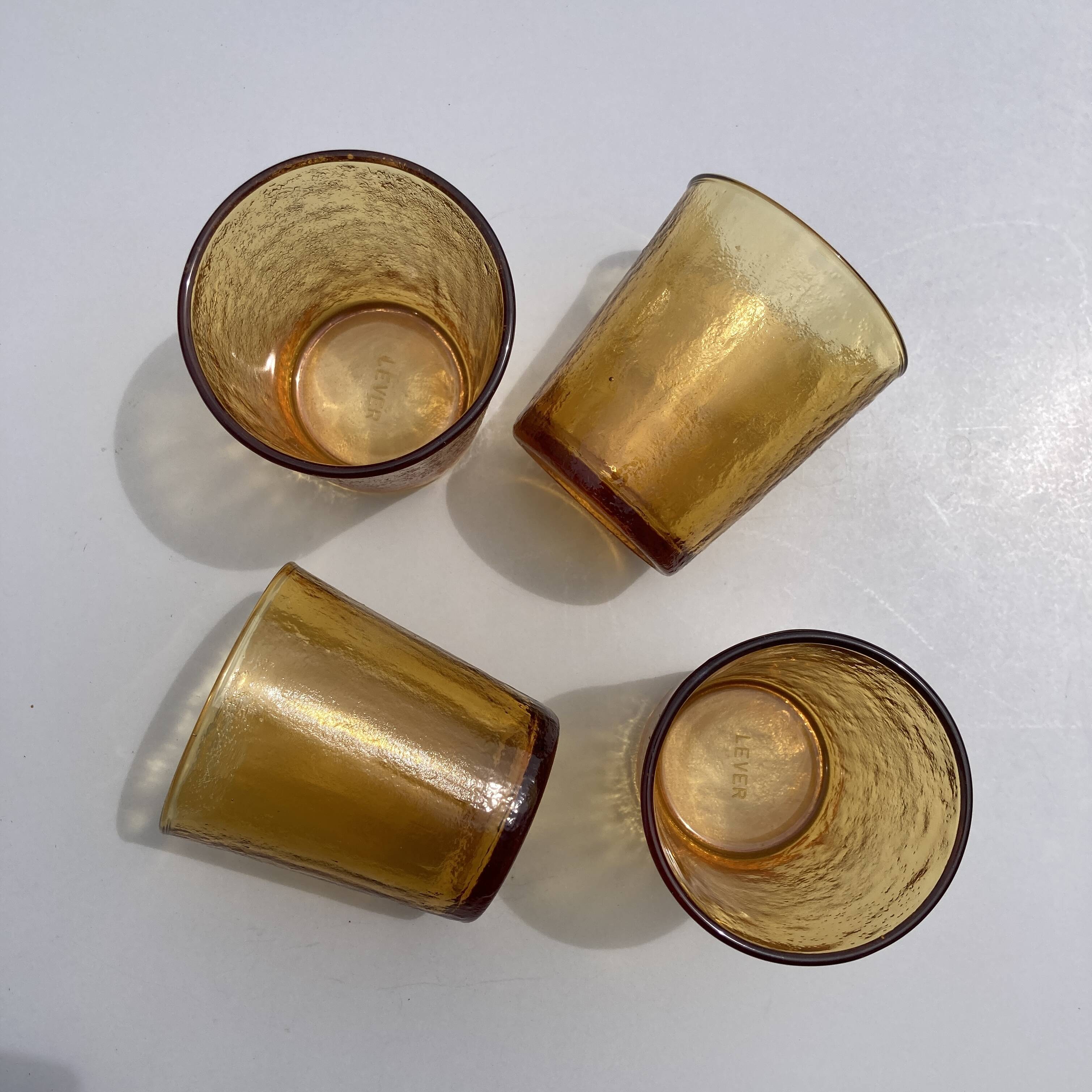 Suite de 4 verres lever ambrés, années 70