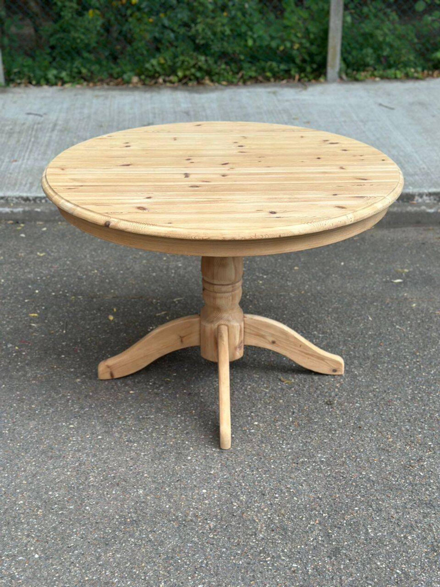 Table de repas ronde extensible en bois massif brut