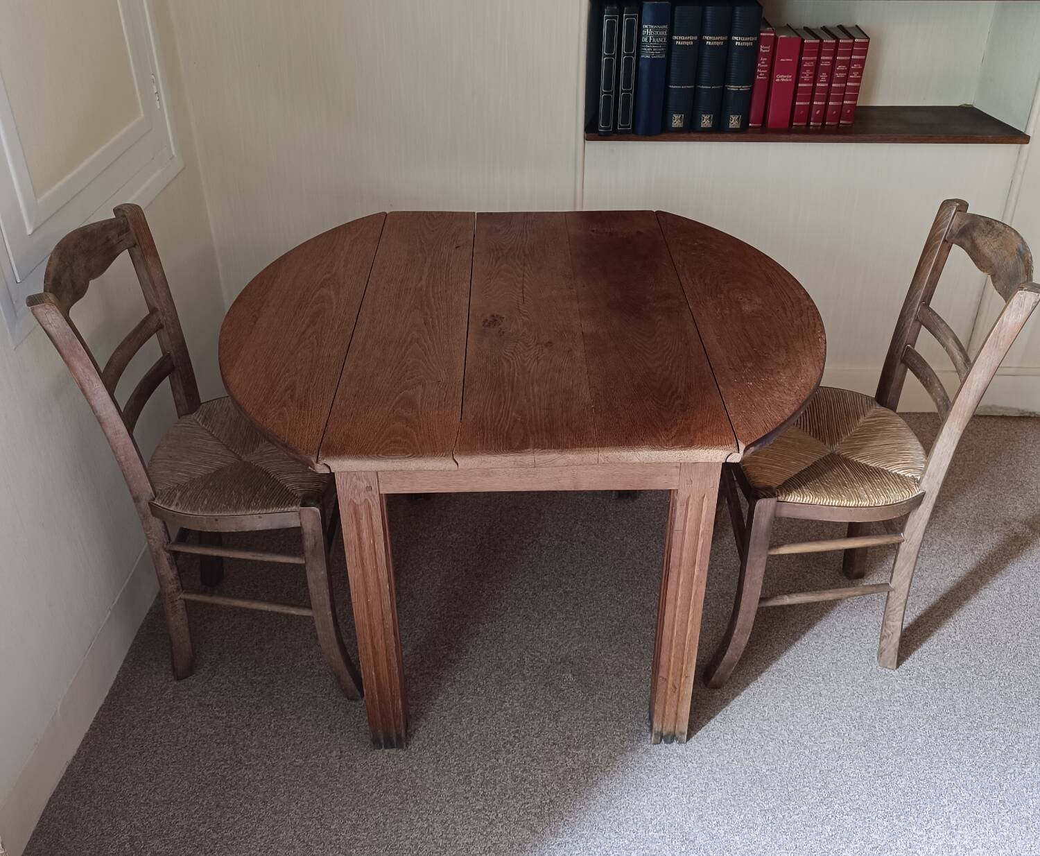 Small farmhouse table + 2 vintage straw chairs