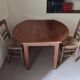 Petite table de ferme + 2 chaises en paille vintage