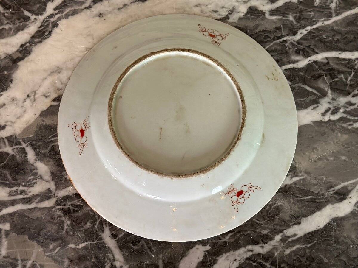 Set of three famille rose porcelain plates, Compagnie des Indes, Qianlong, China