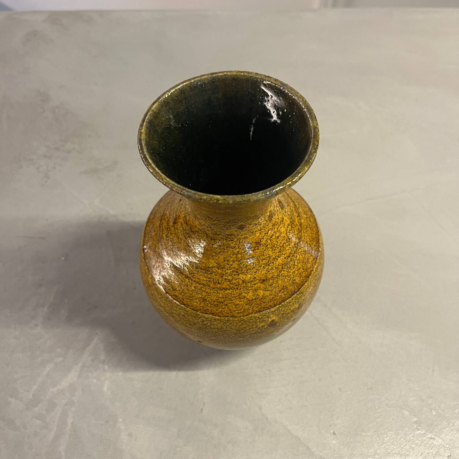 Accolay ochre vase