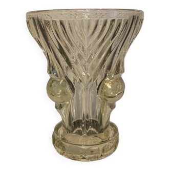 Vase en verre moulé