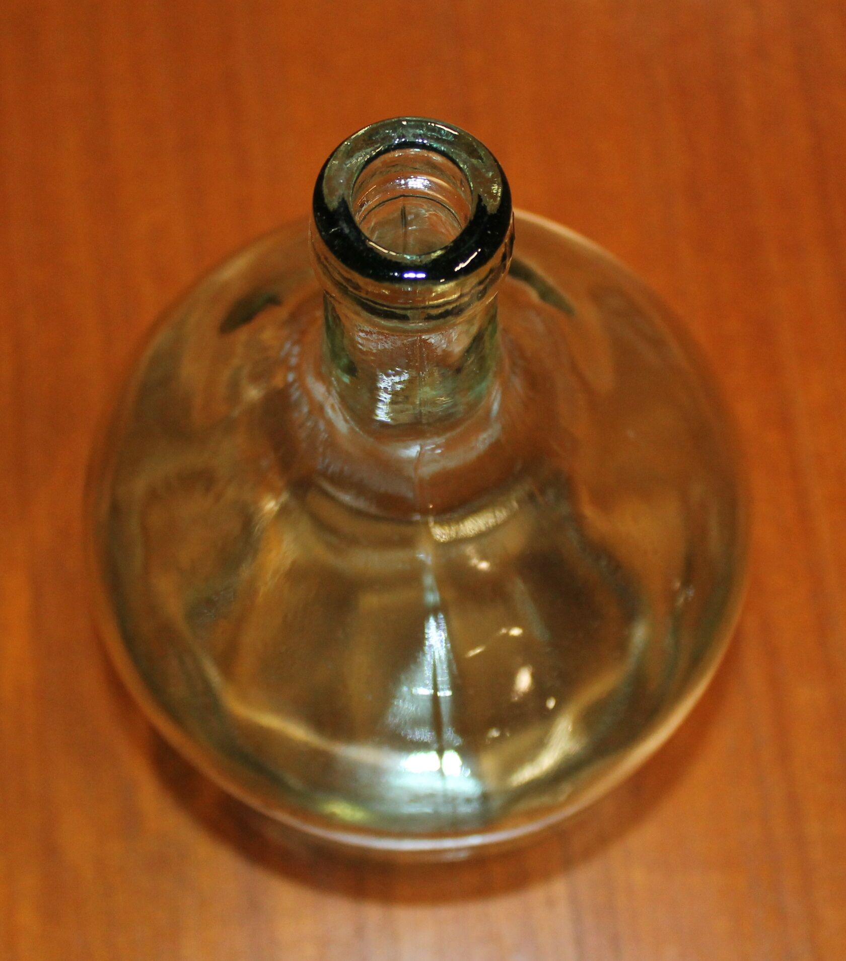 Demijohn in transparent glass