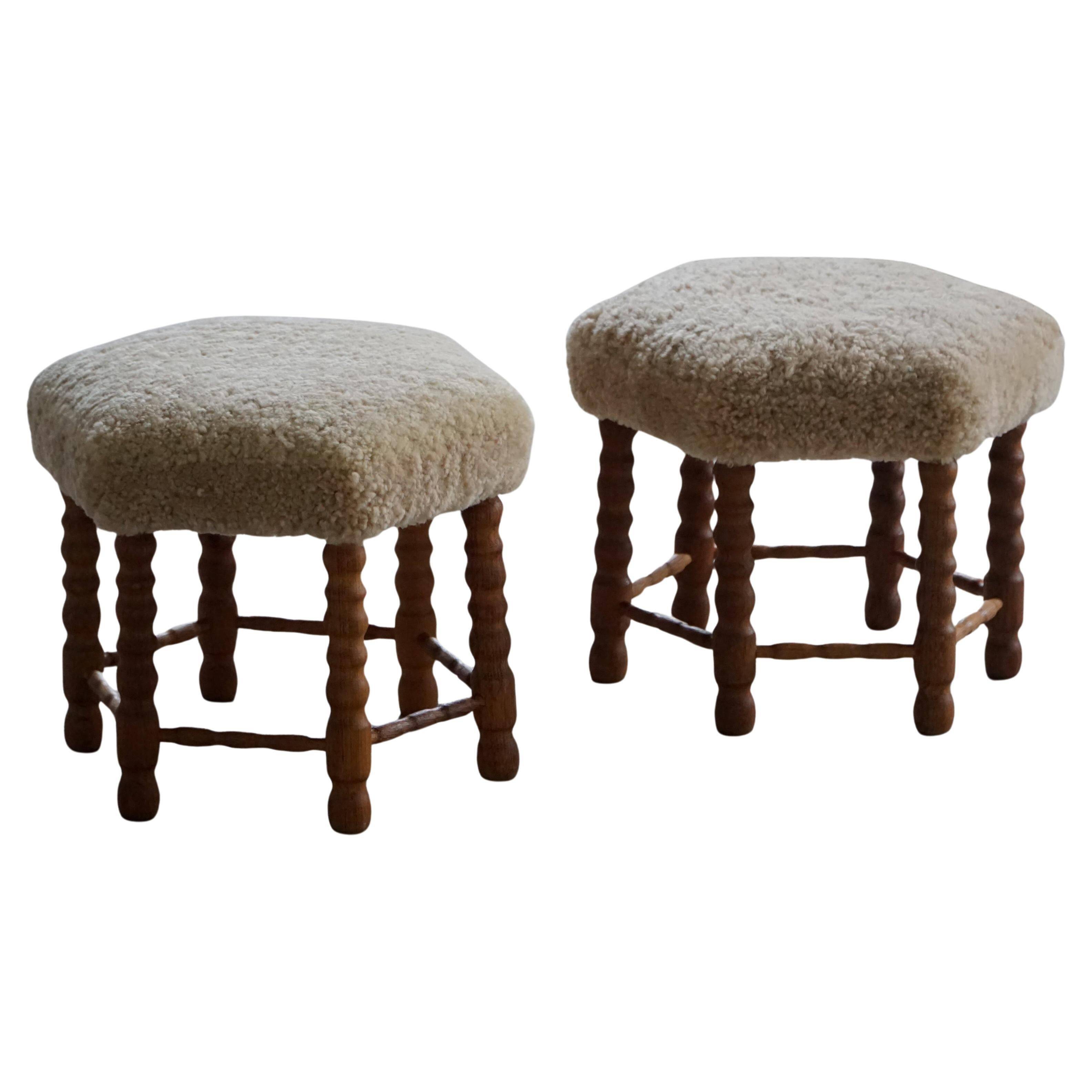 Pair of Danish oak stools from the mid-century with hexagonal seat and turned legs, 1950s.