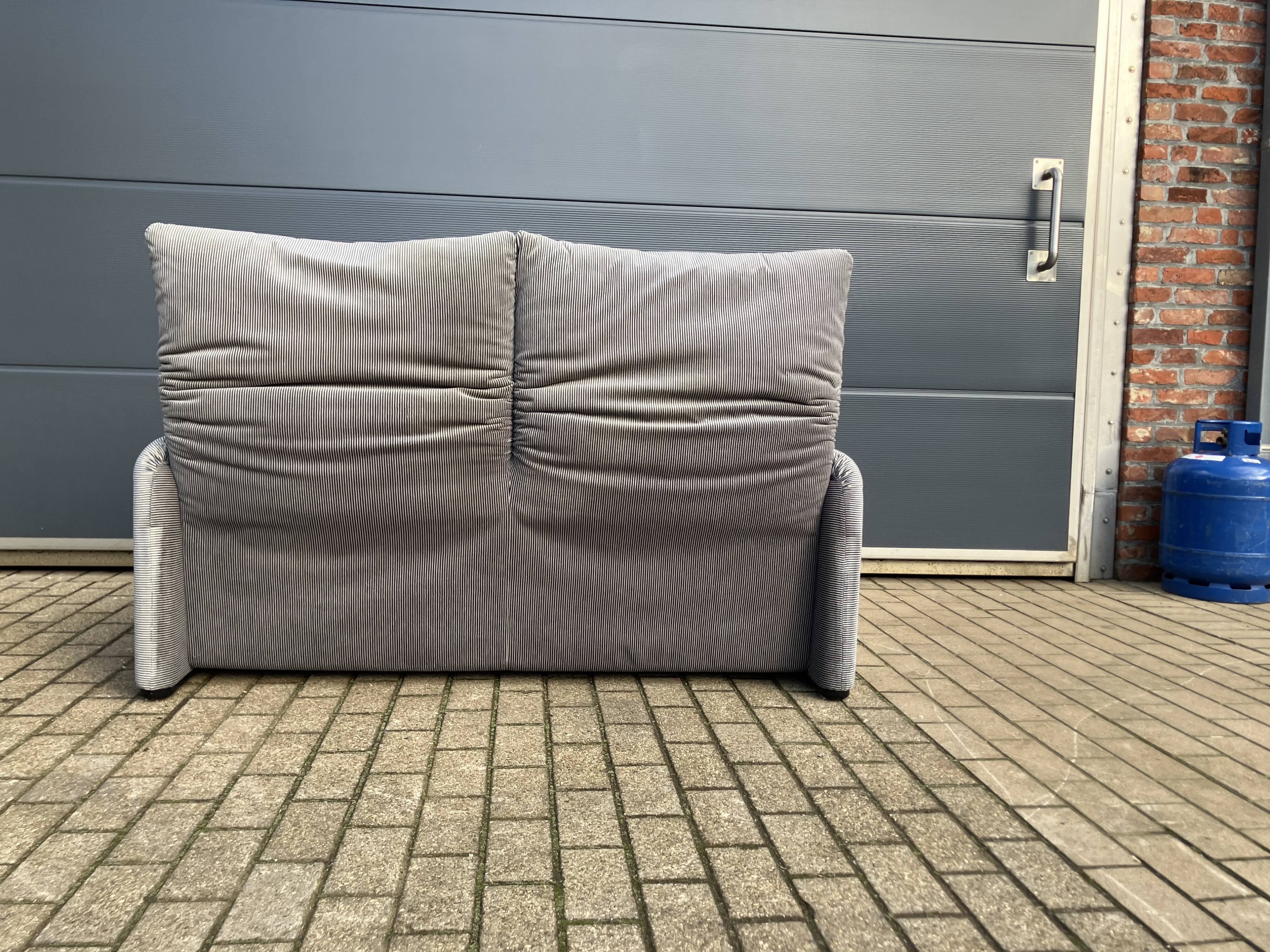 Cassina Maralunga 2 seater sofa, light gray Vico Magistretti