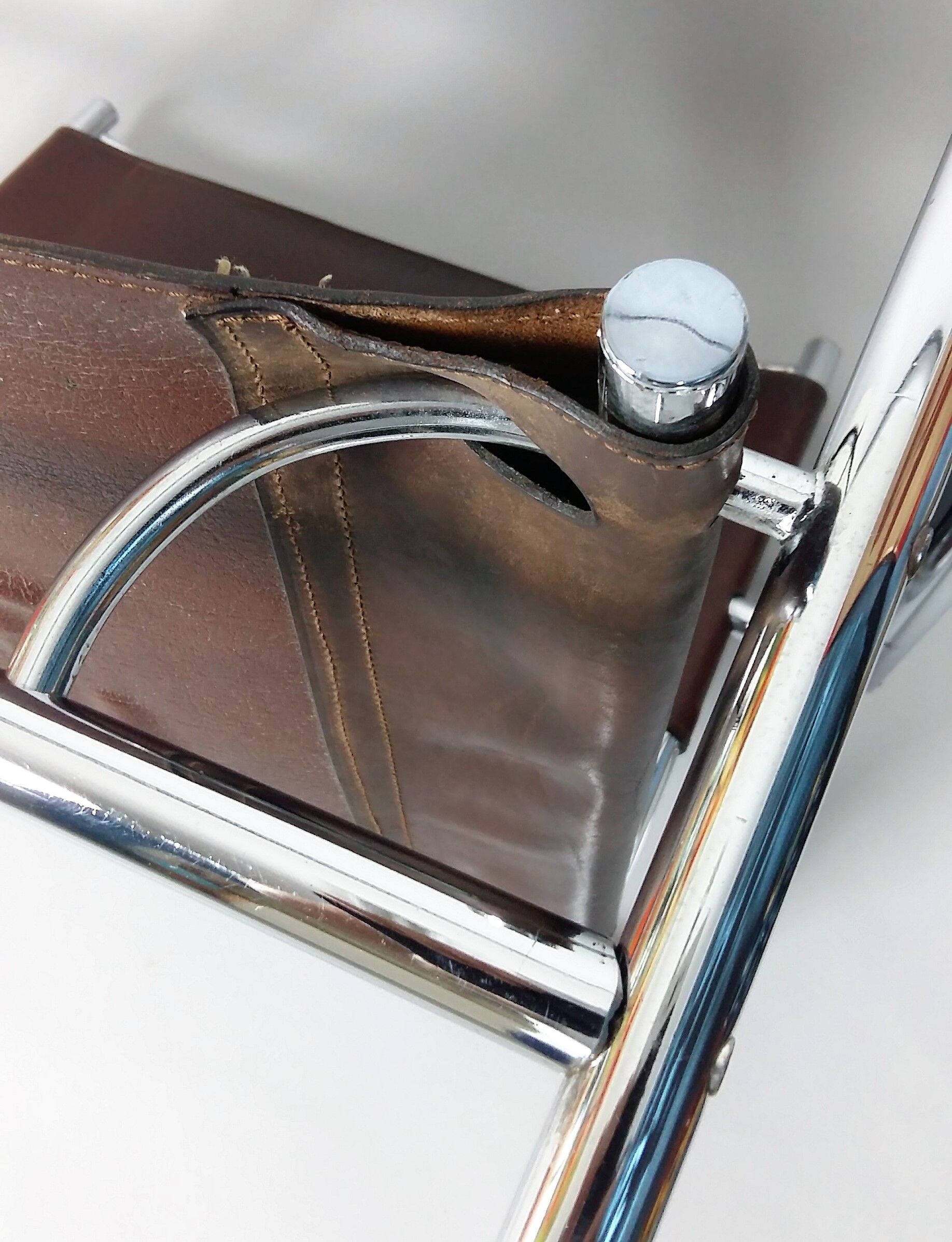 Pair of armchairs chromed metal and leather, 60 years