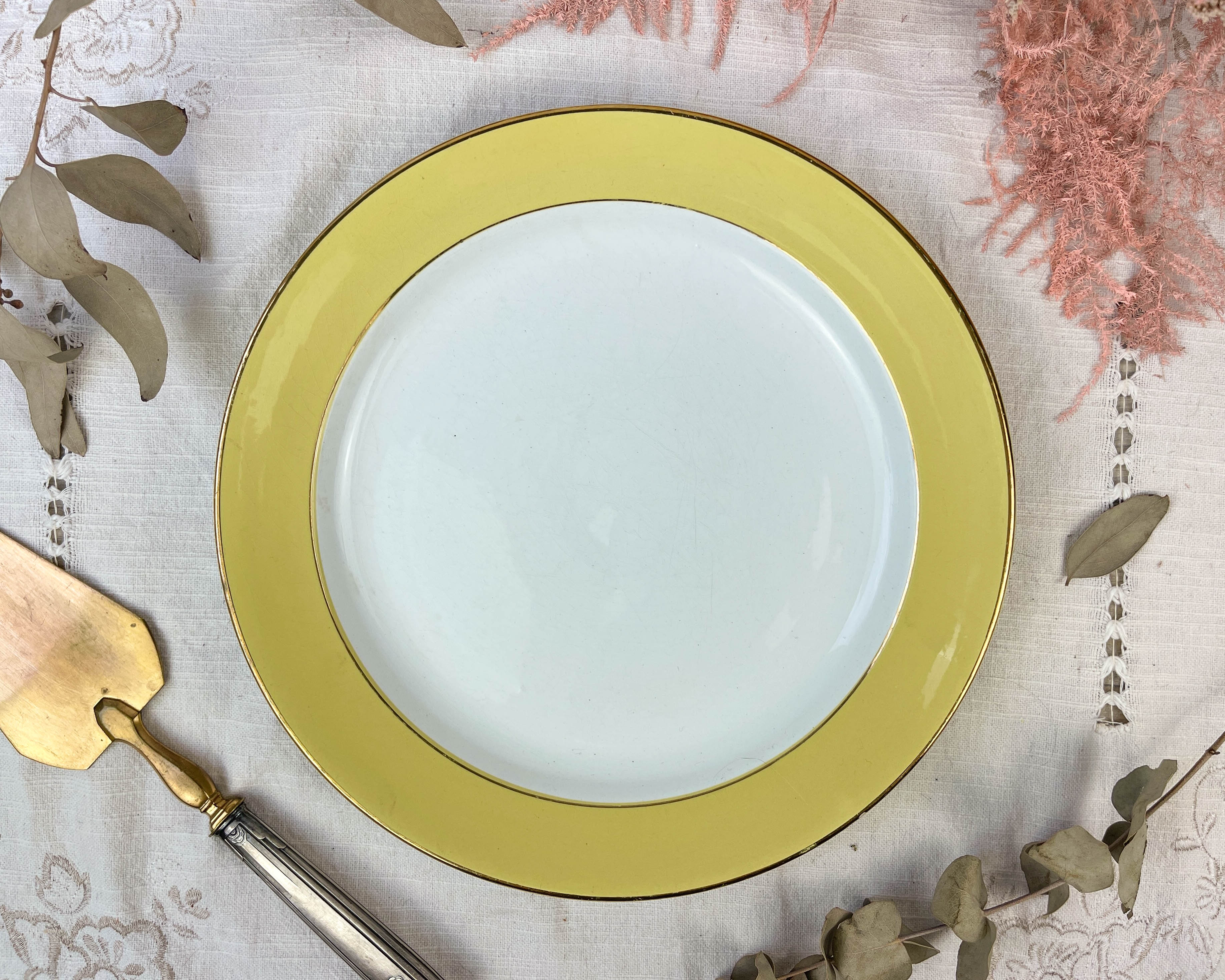 Round golden yellow dish l'amandinoise 7894