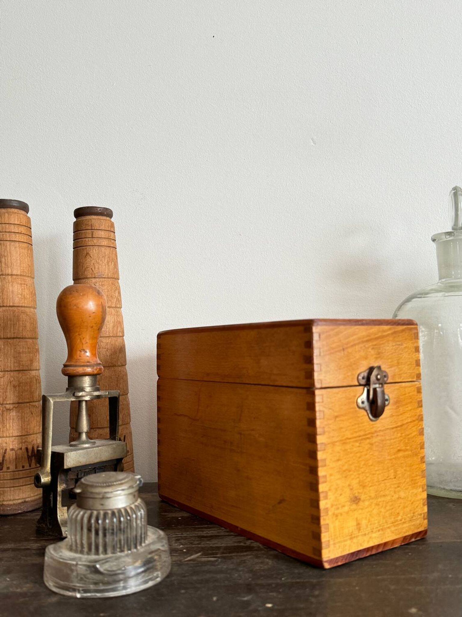 Ancienne boîte à fiches en bois