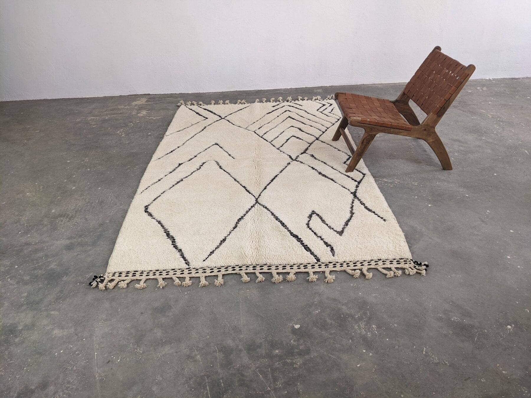 Traditional handmade beni ouarin rug size 150 x 250 cm