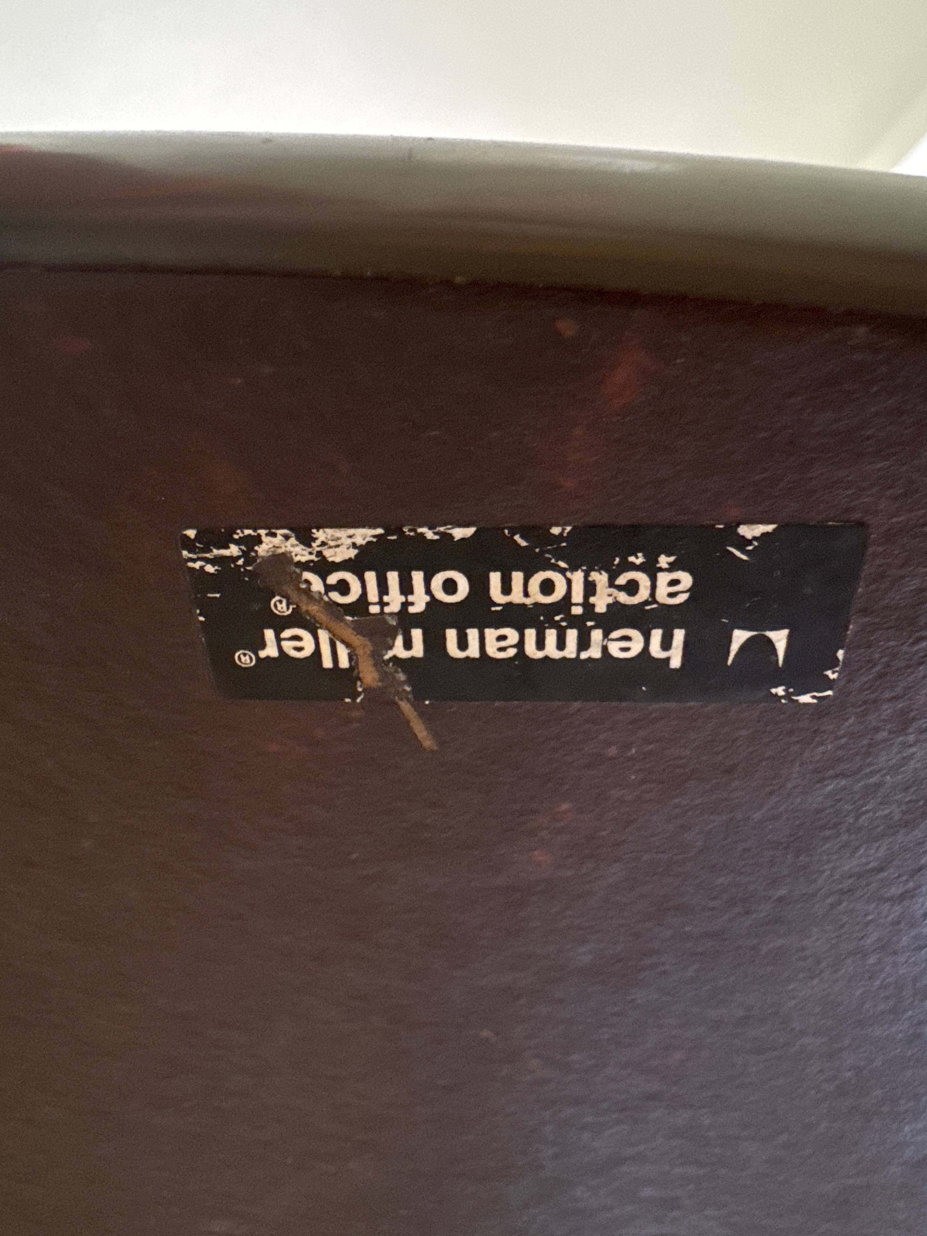 Eames table edition Herman Miller