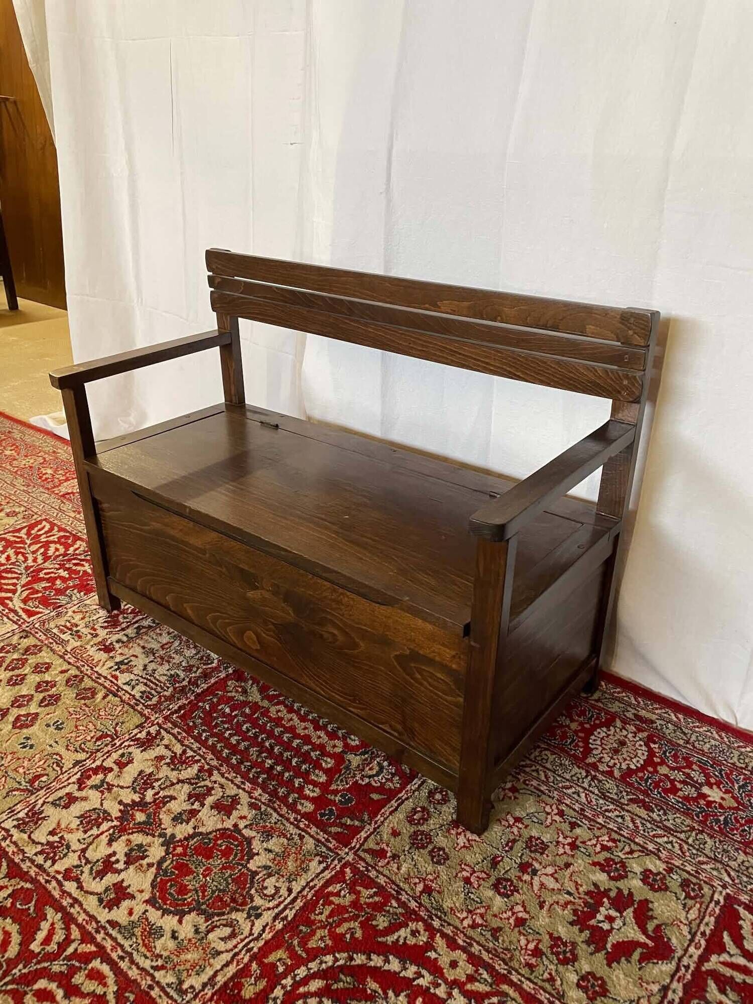 Petit banc-coffre vintage en hêtre