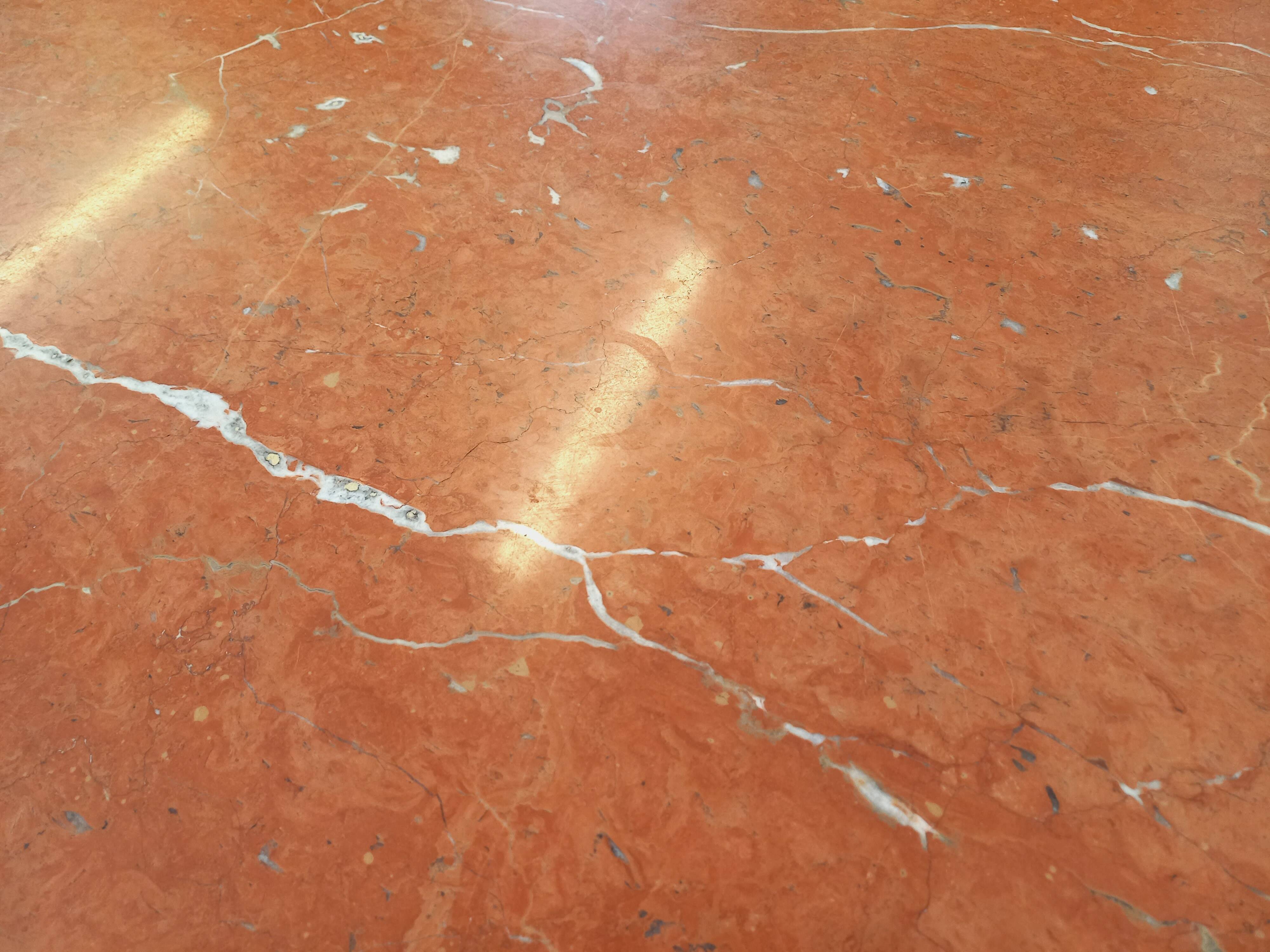 Vintage oval dining table in pink marble from the 70s 80s.