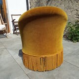 Fauteuil crapaud en velours ocre