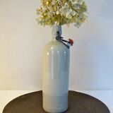 Bouteille en grès émaillé gris clair