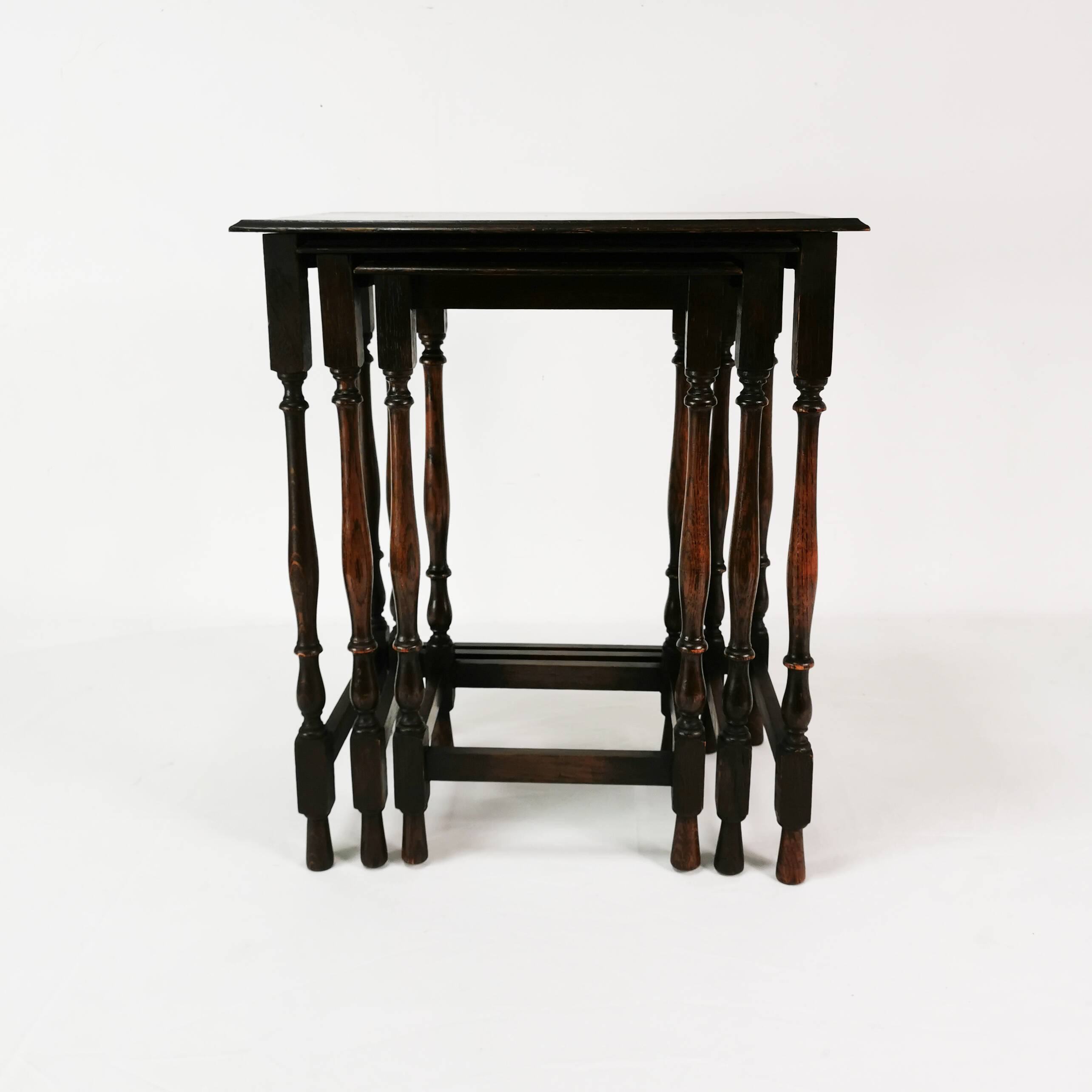 Table gigognes ancienne, Angleterre vers 1920.