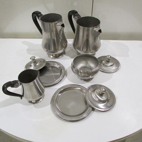 Art Deco-style coffee and tea service